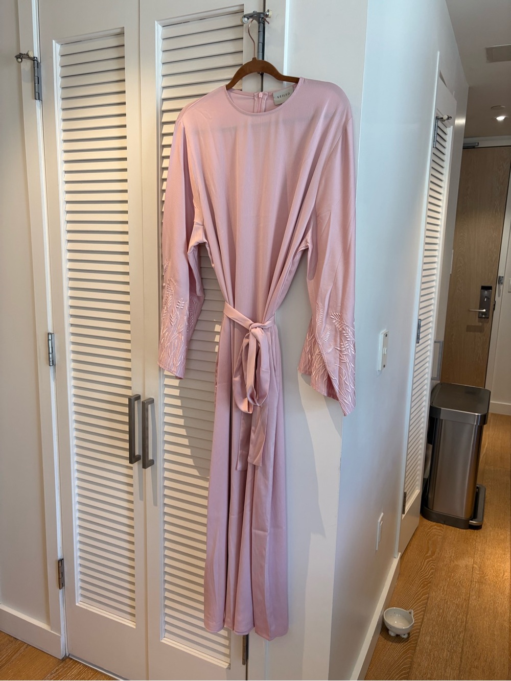 New without tag Veiled Women's Pink Long Robe with Embroidered Sleeves